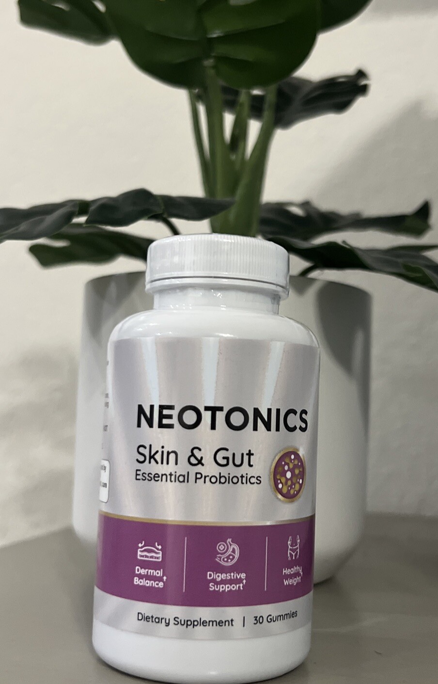 Neotonics Skin & Gut Essential Probiotics For Women (30 Gummies) New