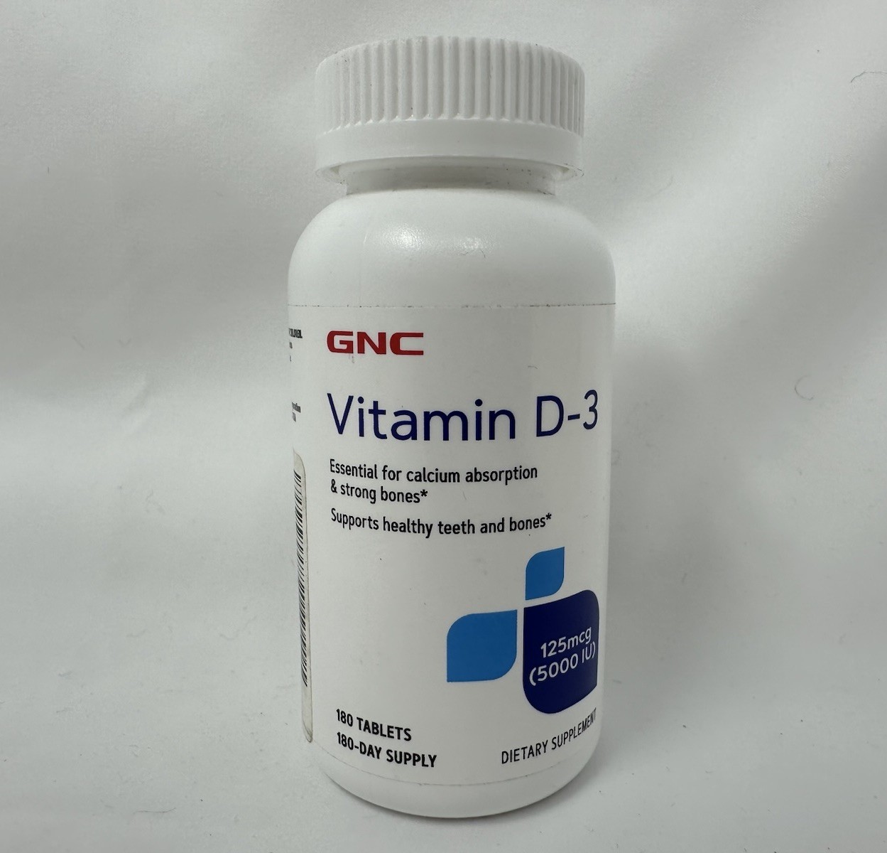 GNC Vitamin D-3 50 mcg 2000IU For Calcium & Strong Bones, 180 Tablets, Exp 06/27